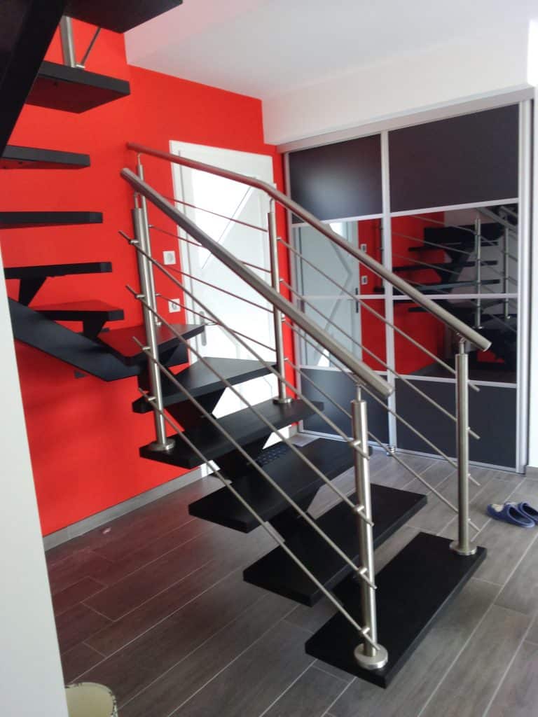 Escalier 2/4 tournant limon central
