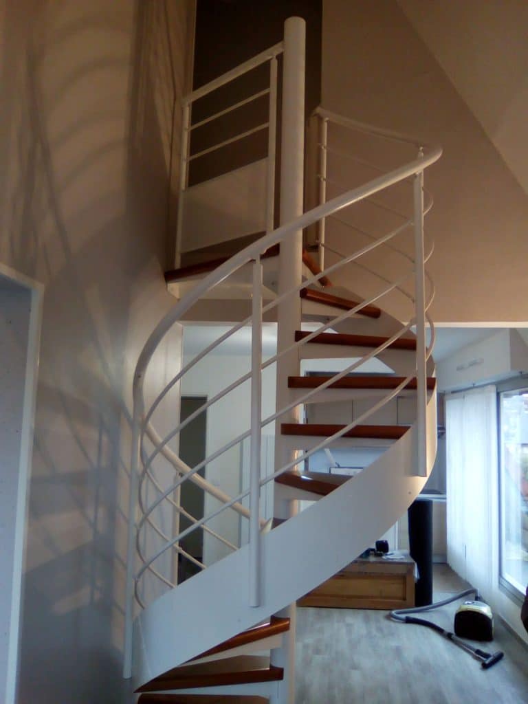 Escalier hélicoïdal acier et bois