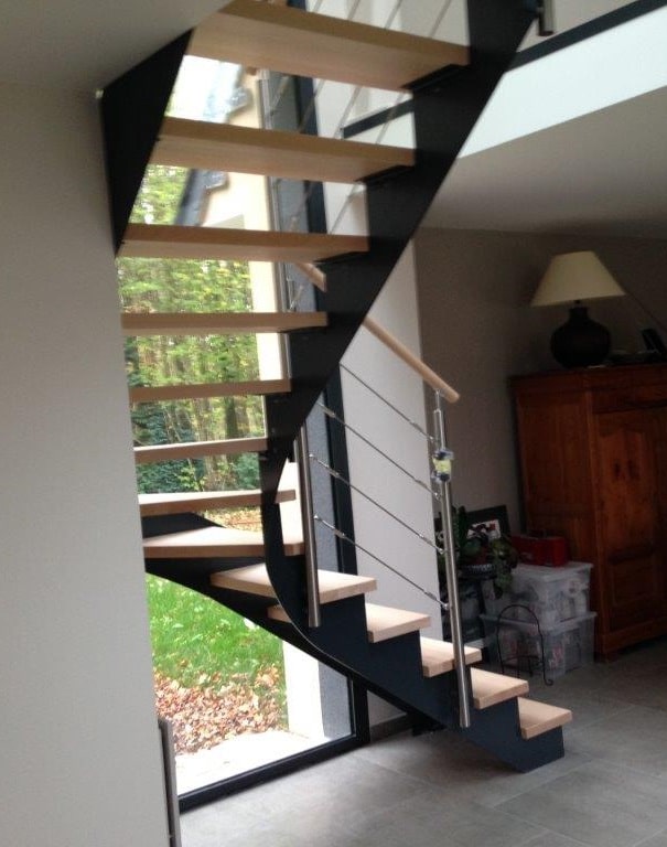 Escalier Suspendu Béton ciré