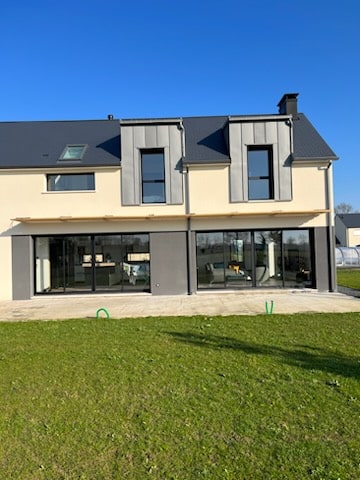 Conception, fabrication et pose d’un brise soleil métal et bois à Caen