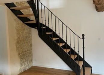 FABRICATION ET POSE D'UN ESCALIER DE CARACTÈRE DANS LE COTENTIN